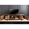 Dizajnov&yacute; art deco &scaron;tvordverov&yacute; TV stol&iacute;k Sonia s geometrick&yacute;m reli&eacute;fom z mas&iacute;vneho mangov&eacute;ho dreva v hnedej farbe 200 cm