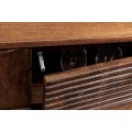 Dizajnov&yacute; art deco &scaron;tvordverov&yacute; TV stol&iacute;k Sonia s geometrick&yacute;m reli&eacute;fom z mas&iacute;vneho mangov&eacute;ho dreva v hnedej farbe 200 cm