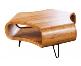 Modern&yacute; dizajnov&yacute; asymetrick&yacute; konferenčn&yacute; stol&iacute;k Spin s poličkou z medovo hned&eacute;ho ak&aacute;ciov&eacute;ho dreva s čiernymi nožičkami 90 cm