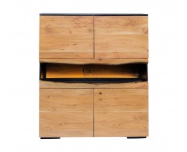 Modern&yacute; dizajnov&yacute; &scaron;tvordverov&yacute; vysok&yacute; pr&iacute;born&iacute;k Akira s policou s LED osvetlen&iacute;m a organicky tvarovanou hranou live edge s kon&scaron;trukciou z MDF v čiernej farbe a dvierkami z mas&iacute;vneho ak&aacute;ciov&eacute;ho dreva v pr&iacute;rodnej medovej hnedej farbe
