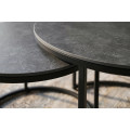 Industri&aacute;lna sada dvoch čiernych okr&uacute;hlych konferenčn&yacute;ch stol&iacute;kov Ceramia Gris s dekorom mramoru s jemnou sivou kresbou 47 cm