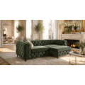 Modern&aacute; glamour zelen&aacute; trojmiestna sedačka Modern Barock so zamatov&yacute;m poťahom s pre&scaron;&iacute;van&iacute;m v chesterfield &scaron;t&yacute;le 235 cm