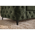 Modern&aacute; glamour zelen&aacute; trojmiestna sedačka Modern Barock so zamatov&yacute;m poťahom s pre&scaron;&iacute;van&iacute;m v chesterfield &scaron;t&yacute;le 235 cm