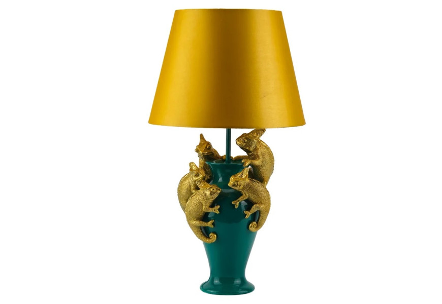 Glamour stolná lampa Tierra Glam so zelenou podstavou v tvare vázy s piatimi dekoratívnymi figúrami chameleónov vo vrchnej časti v zlatej farbe s okrúhlym tienidlom s rozšírenou spodnou časťou z textilu v zlatožltej farbe