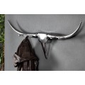 &Scaron;t&yacute;lov&yacute; glamour n&aacute;stenn&yacute; kovov&yacute; ve&scaron;iak Bull s vidieckym n&aacute;dychom v striebornej chr&oacute;movej farbe so &scaron;tyrmi h&aacute;čikmi 100 cm