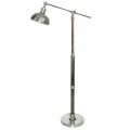 DIzajnová vintage stojacia lampa Theo s nastaviteľnou výškou dreveného stojana a kovovým tienidlom v zámerne zostarnutej striebornej farbe