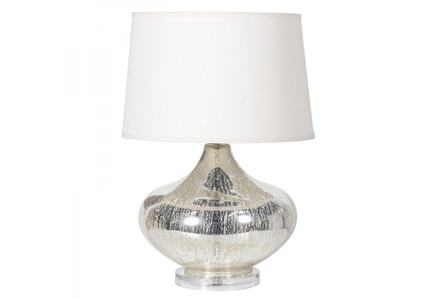 Dizajnová moderná stolná lampa Perry s bielym valcovitým tienidlom a kovovu podstavou so strieborným patinovaným efektom