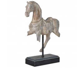Jedinečn&aacute; dekor&aacute;cia s koňom Horse Tumbleweed zo živice v kr&eacute;movej farbe a na čiernom podstavci