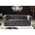 Chesterfield luxusn&aacute; zamatov&aacute; trojsedačka Lobella v sivej farbe 205cm