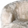 Art deco glamour kr&eacute;movo zlat&eacute; kreslo Elaine s opierkami s jahňacou kožu&scaron;inou z nov&eacute;ho z&eacute;landu 90cm