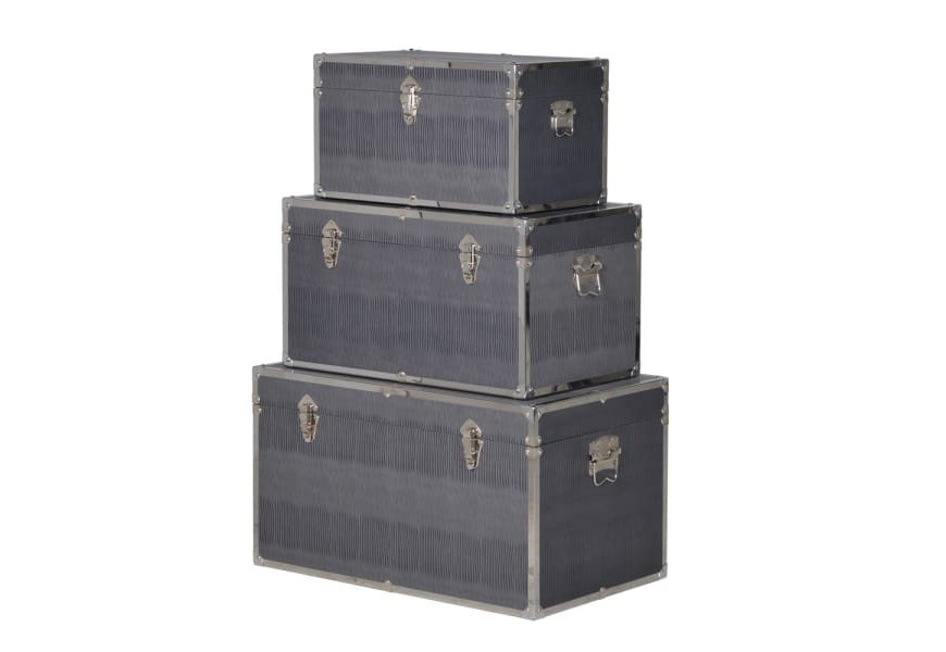 Dizajnový set troch vintage truhlíc Stirling s poťahom z ekokože sivej farby s kovovým zdobením