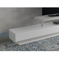 Drevené vyhotovenie s lesklým lakovaním na povrchu bieleho TV stolíka Urbano