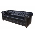 Kožen&aacute; sedačka Chesterfield v čiernom preveden&iacute; so strieborn&yacute;m kovov&yacute;m zdoben&iacute;m 205cm