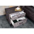 Dizajnov&yacute; nočn&yacute; stol&iacute;k Velouria v tmavosivej farbe so zamatov&yacute;m čal&uacute;nen&iacute;m 50 cm