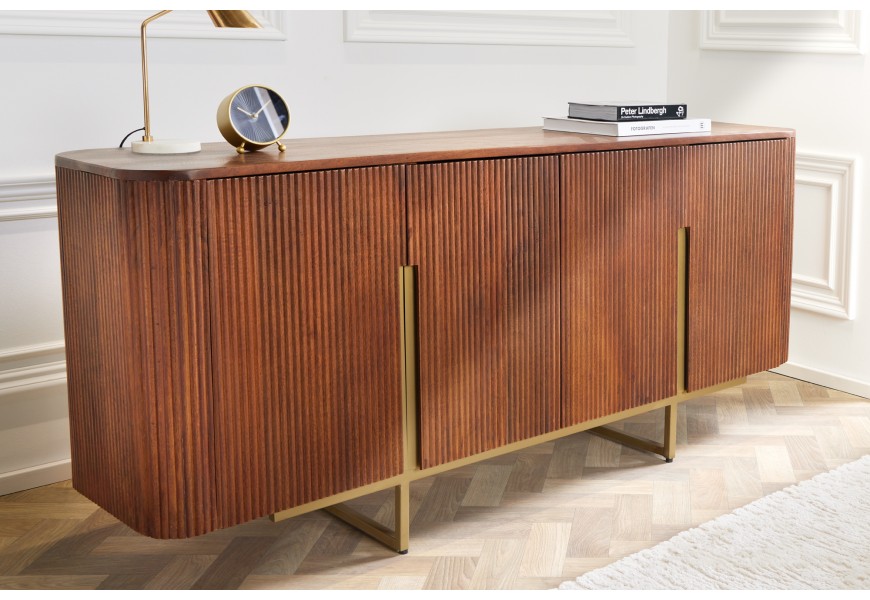 Luxusný art deco príborník z masívneho mangového dreva so zlatými detailmi, oblými tvarmi a vyrezávanou reliéfnou výzdobou, hnedý 160 cm