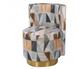 Modern&eacute; okr&uacute;hle kreslo Hollywood v art-deco preveden&iacute; so vzorovan&yacute;m čal&uacute;nen&iacute;m