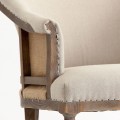 Luxusn&eacute; rustik&aacute;lne kreslo Carlos s vyrez&aacute;van&yacute;mi dreven&yacute;mi nožičkami v hnedej vintage farbe s b&eacute;žov&yacute;m čal&uacute;nen&iacute;m 92 cm