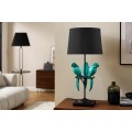 Dizajnov&aacute; stoln&aacute; lampa Macaw v čiernej farbe s tromi tyrkysov&yacute;mi fig&uacute;rami papag&aacute;jov 75 cm