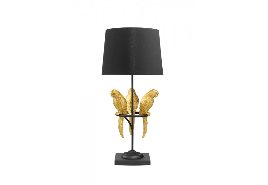 Dizajnová glamour stolová lampa Macaw s čiernou konštrukciou a okrúhlym tienidlom s dekoráciou troch papagájov v zlatej farbe na obruči