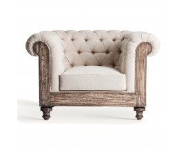 Luxusn&eacute; vidiecke kreslo Gretchen vo vintage &scaron;t&yacute;le s mas&iacute;vnou drevenou kon&scaron;trukciou v svetlej hnedej farbe a b&eacute;žov&yacute;m pre&scaron;&iacute;van&yacute;m čal&uacute;nen&iacute;m v &scaron;t&yacute;le chesterfield