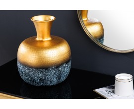 Orient&aacute;lna vintage okr&uacute;hla v&aacute;za Suyun s vyb&iacute;jan&yacute;m zdoben&iacute;m v zlatej farbe s tmavou čiernosivou patinou 36 cm