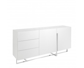 Luxusn&yacute; minimalistick&yacute; biely pr&iacute;born&iacute;k Urbano s chr&oacute;movou podstavou s dvomi dvierkami a tromi z&aacute;suvkami 180 cm