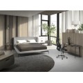 Luxusn&yacute; modern&yacute; pr&iacute;ručn&yacute; stol&iacute;k Forma Moderna s dizajnovou hnedou drevenou podstavou a okr&uacute;hlou sklenou vrchnou doskou 55 cm