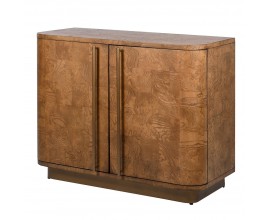 Luxusn&aacute; art deco mas&iacute;vna dvojdverov&aacute; skrinka Ajaxio z burl dreva v natur&aacute;lnej hnedej farbe s dlh&yacute;mi &uacute;chytkami a obdĺžnikovou podstavou z kovu v zlatej farbe