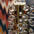 Luxusn&aacute; art deco stoln&aacute; lampa Crystal so zlatou z&aacute;kladňou zdobenou kri&scaron;t&aacute;ľov&yacute;mi detailmi a bielym tienidlom 85 cm
