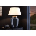 &Scaron;t&yacute;lov&aacute; sklenen&aacute; stoln&aacute; lampa Clasico s nohou v podobe n&aacute;doby s valcov&yacute;m bielym tienidlom 80 cm