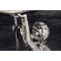 &Scaron;t&yacute;lov&yacute; art deco strieborn&yacute; pr&iacute;ručn&yacute; stol&iacute;k Monkey z kovu so zvierac&iacute;mi mot&iacute;vmi v podobe listu a opice 55 cm