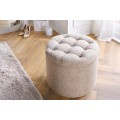Modern&aacute; okr&uacute;hla barokov&aacute; boucl&eacute; taburetka Modern barock v &scaron;ampanskej b&eacute;žovej farbe s &uacute;ložn&yacute;m priestorom 50 cm 