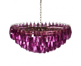 Modern&yacute; luxusn&yacute; stropn&yacute; luster Malin vo v&yacute;raznej fialovej farbe so sklenen&yacute;mi br&uacute;sen&yacute;mi detailmi a kovovou okr&uacute;hlou kon&scaron;trukciou v zlatej farbe