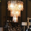 Luxusn&yacute; glamour okr&uacute;hly trojstupňov&yacute; z&aacute;vesn&yacute; luster Melinda v medenej farbe so sklenen&yacute;m tienidlom a kovovou kon&scaron;trukciou 88 cm