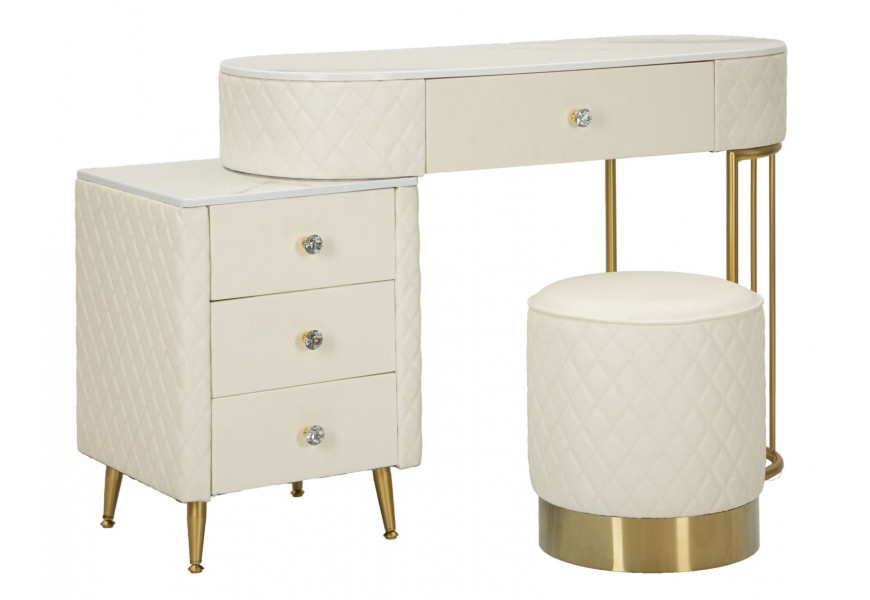 Art deco elegantná toaletná zostava Glamia Tapise s oválnym stolíkom so širokou zásuvkou a tromi bočnými zásuvkami s bielou doskou s mramorovým efektom s krémovým poťahom z ekokože a zlatou kovovou podstavou