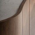 Luxusn&yacute; modern&yacute; mas&iacute;vny ov&aacute;lny &scaron;tvordverov&yacute; pr&iacute;born&iacute;k Konnie v hnedej farbe s vrchnou sivou mramorovou doskou 180 cm