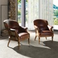 Luxusn&eacute; vintage kreslo Arachio s koňakovo hned&yacute;m poťahom z pravej kože s vyrez&aacute;van&yacute;m mas&iacute;vnym r&aacute;mom 93 cm