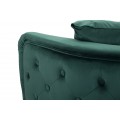 Glamour obdĺžnikov&aacute; zelen&aacute; zamatov&aacute; čal&uacute;nen&aacute; dvojmiestna sedačka Lienne s obl&yacute;mi opierkami a zlat&yacute;mi kovov&yacute;mi nožičkami 127 cm