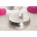 Luxusn&yacute; glamour okr&uacute;hly strieborn&yacute; konferenčn&yacute; stol&iacute;k Hammerblow s kladivkovou &scaron;trukt&uacute;rou z kovu 80 cm