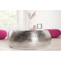 Luxusn&yacute; glamour okr&uacute;hly strieborn&yacute; konferenčn&yacute; stol&iacute;k Hammerblow s kladivkovou &scaron;trukt&uacute;rou z kovu 80 cm