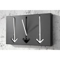 Dizajnov&yacute; obdĺžnikov&yacute; kovov&yacute; modern&yacute; čierny z&aacute;vesn&yacute; n&aacute;stenn&yacute; ve&scaron;iak Arrow v podobe strieborn&yacute;ch &scaron;&iacute;pok 30 cm