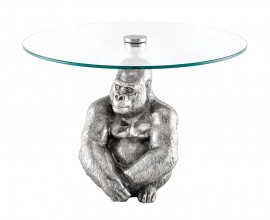 Art deco okr&uacute;hly pr&iacute;ručn&yacute; stol&iacute;k Tierra Glam so striebornou kovovou podstavou v podobe gorily a sklenenou doskou 60 cm