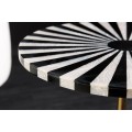 Art deco okr&uacute;hly pr&iacute;ručn&yacute; stol&iacute;k Hypnotique s čiernobielym vykladan&iacute;m s intarziou a zlatou kovovou tyčou 55 cm