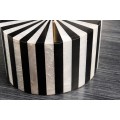 Art deco okr&uacute;hly pr&iacute;ručn&yacute; stol&iacute;k Hypnotique s čiernobielym vykladan&iacute;m s intarziou a zlatou kovovou tyčou 55 cm