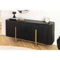 Art deco obdĺžnikov&aacute; komoda Gatsby z čierneho mangov&eacute;ho dreva s lamelami s dvomi dvierkami so zlat&yacute;mi &uacute;chytkami 160 cm