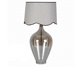 Modern&aacute; sklenen&aacute; chr&oacute;mov&aacute; stoln&aacute; lampa Silivano s priehľadnou lesklou nohou s hned&yacute;m t&oacute;novan&iacute;m a kovovou kon&scaron;trukciou so siv&yacute;m okr&uacute;hlym textiln&yacute;m tienidlom s čiernym lemovan&iacute;m a zvlnenou spodnou časťou