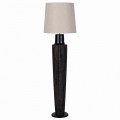 Vintage stojaca lampa Katya s čiernou nohou v reliéfnym geometrickým zdobením s vintage patinou s textilným tienidlom v sivej farbe valcovitého tvaru