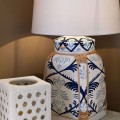 Dizajnov&aacute; etno stoln&aacute; lampa Anura z bambusu v bielej farbe s ručne maľovan&yacute;mi modr&yacute;mi ornamentmi 70 cm